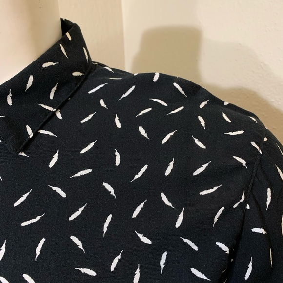 Forever 21 Men’s Feather Print Long Sleeve Shirt - Picture 5 of 9